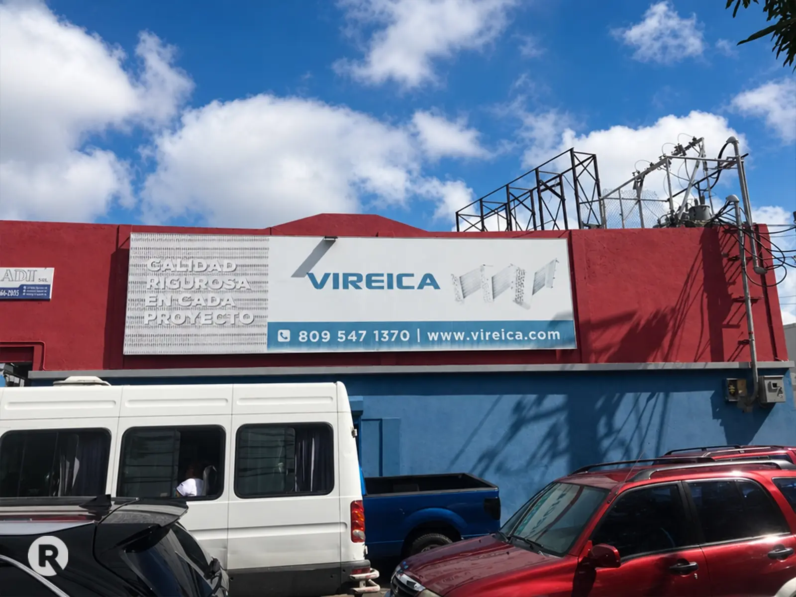 Renovación de Imagen Corporativa VIREICA — Letrero 3D con LED - imagen 1