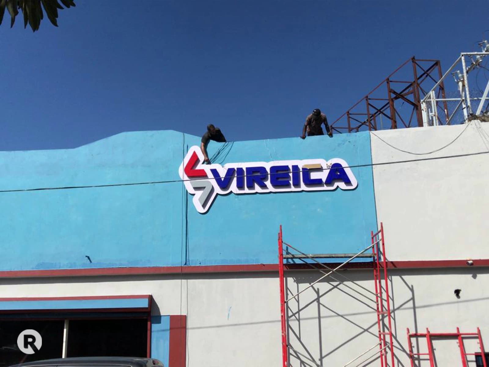Renovación de Imagen Corporativa VIREICA — Letrero 3D con LED - imagen 3