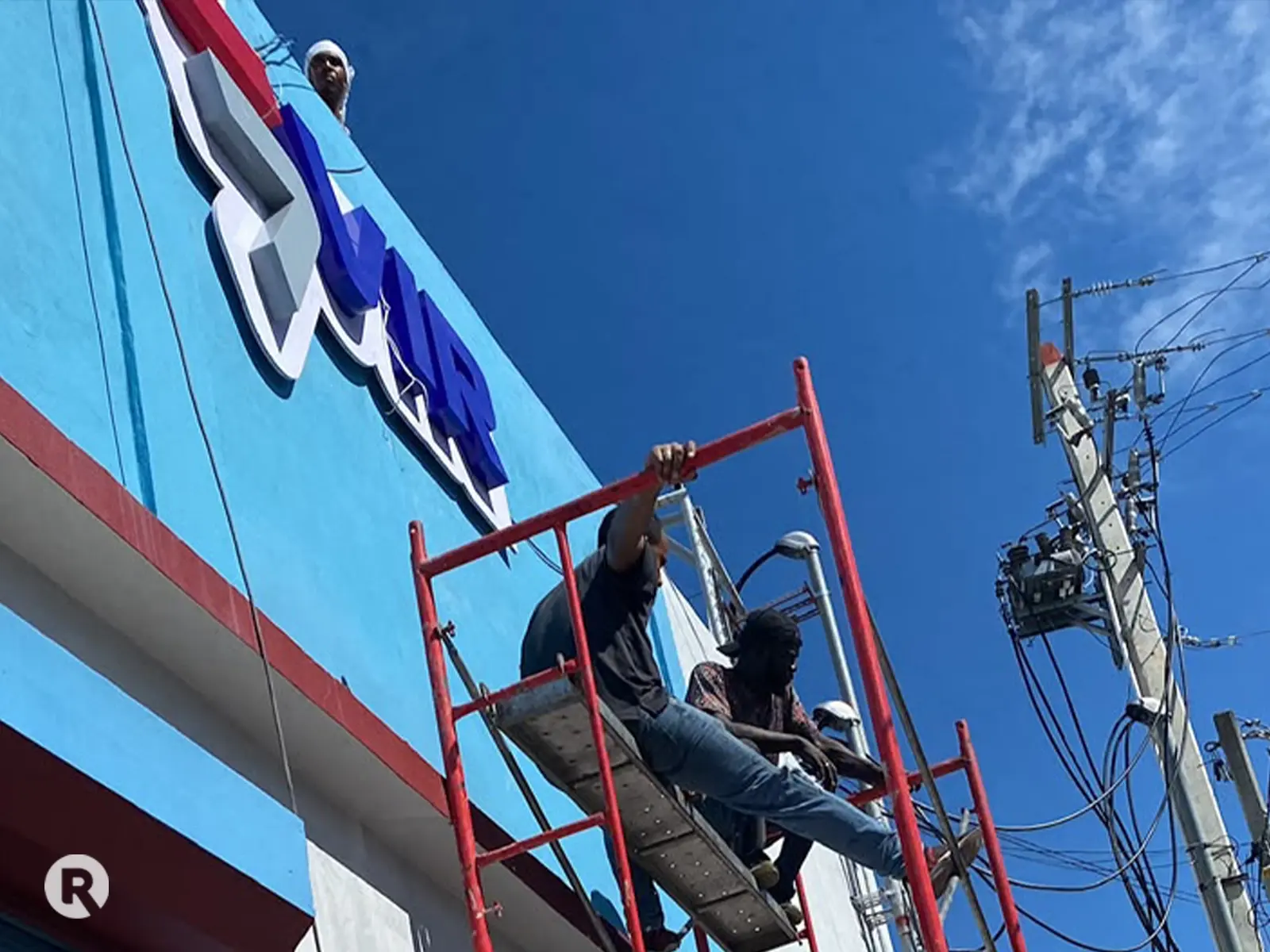 Renovación de Imagen Corporativa VIREICA — Letrero 3D con LED - imagen 4